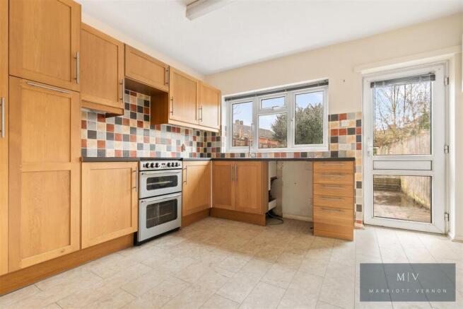 Saracen Close 2 MV-3.jpg