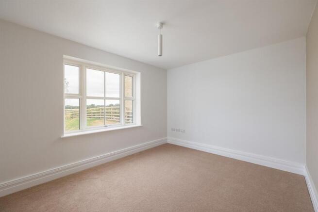 5 bed House for sale Image 10