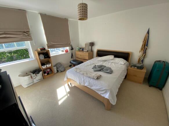 6 Queensgate bedroom