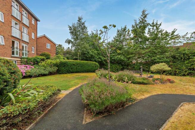 2 bed Apartment for sale Image 10