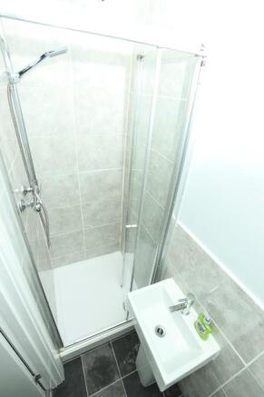 5 bed Private Halls to rent Image 4