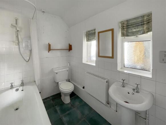 Bathroom.JPG