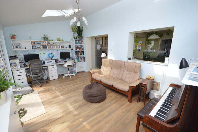Broomfield Crescent, Wivenhoe photo 4