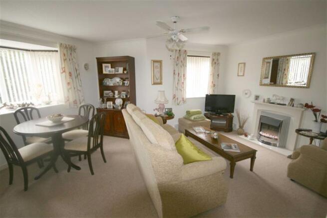 Lounge/Dining room