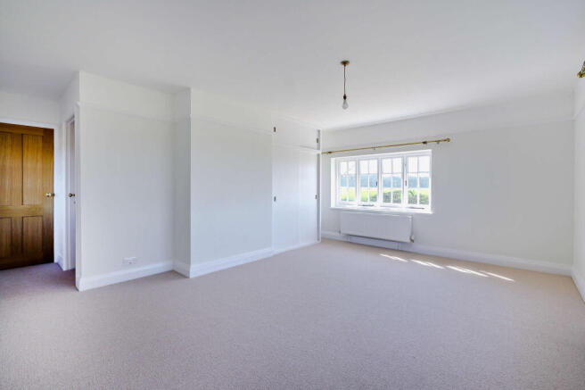 8546740interior02800