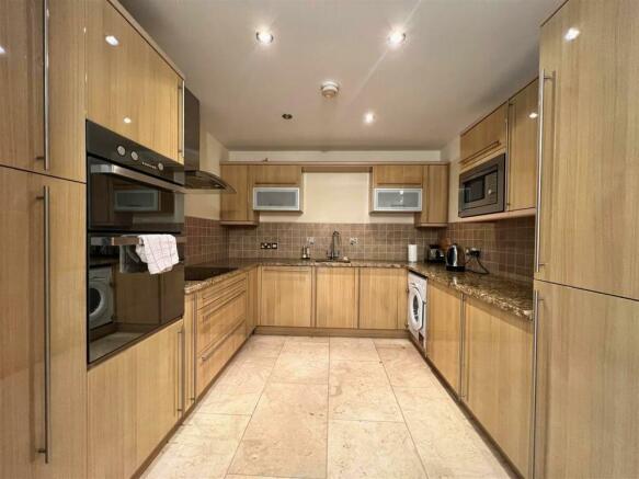 2 bed Apartment for sale Image 4