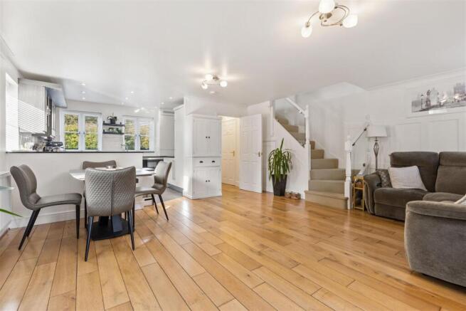 Lounge/Dining Room