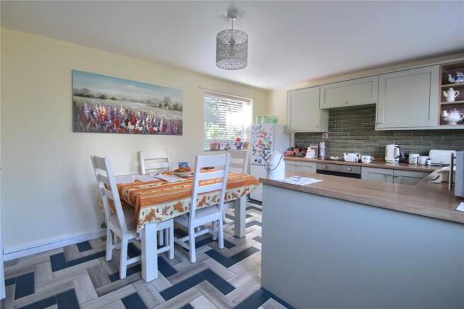 4 bed Detached for sale Image 8