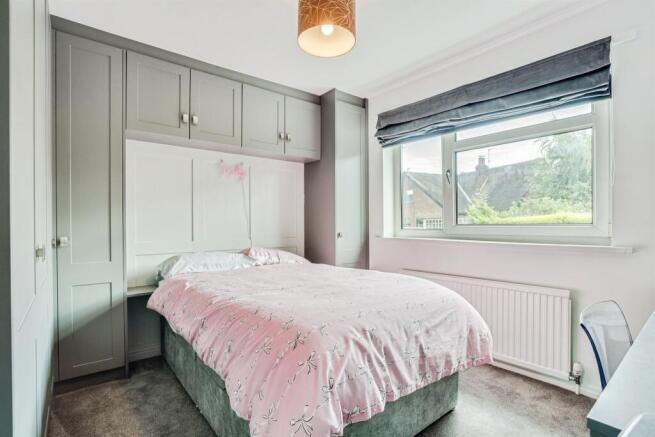 5 bed Detached for sale Image 11