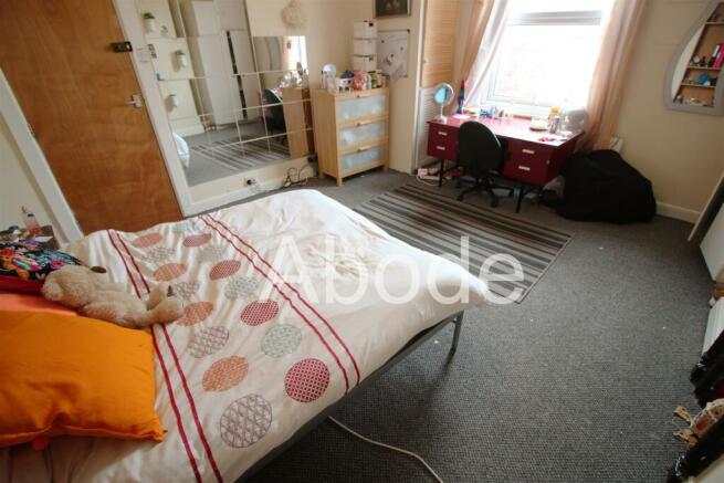 8 bed House to rent Image 10