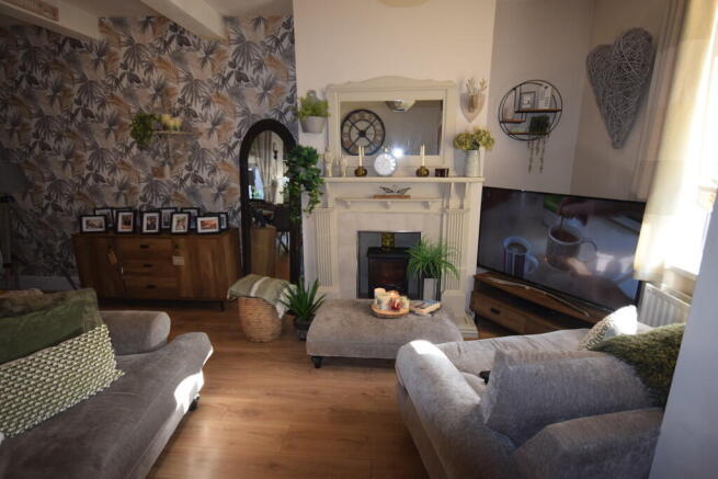 OPEN PLAN LOUNGE/...