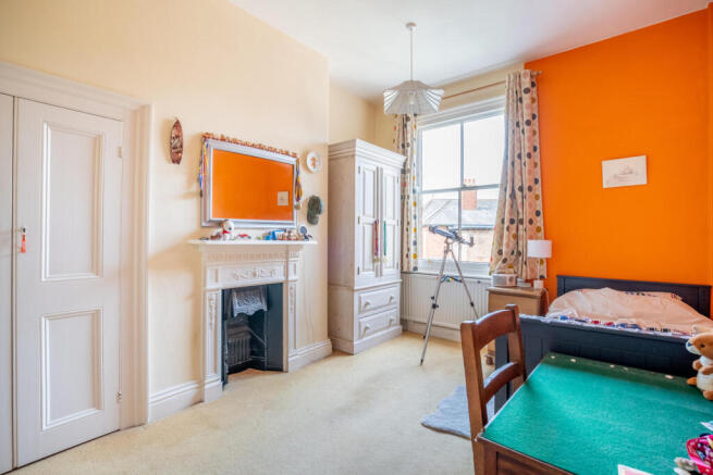 5 bed Town House for sale Image 9