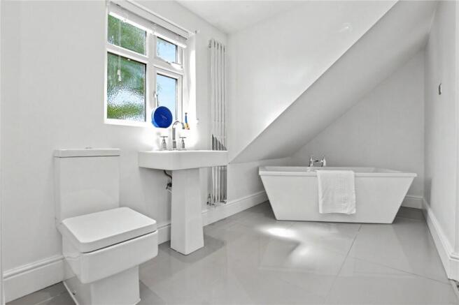 4 bed Detached for sale Image 7