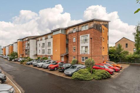 1/11 Albion Gardens, Edinburgh, EH7 5QF
