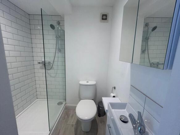 3 bed Maisonette to rent Image 9