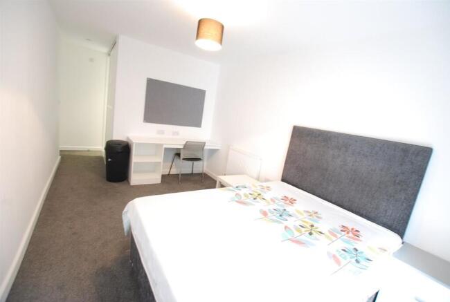 5 bed Terraced to rent Image 9