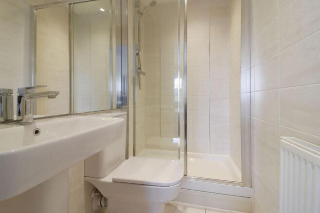 4 bed Detached for sale Image 11