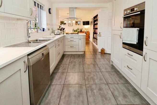 d81bcdcd-8-4DA0-8...