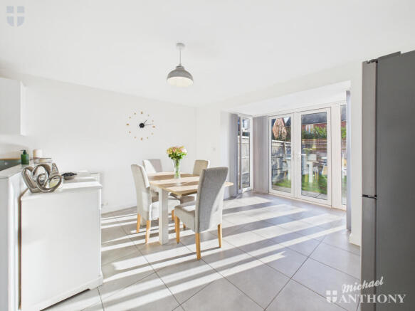 CAM03852G0-PR0483-STILL005