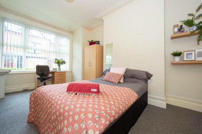 6 bed Terraced to rent Image 12