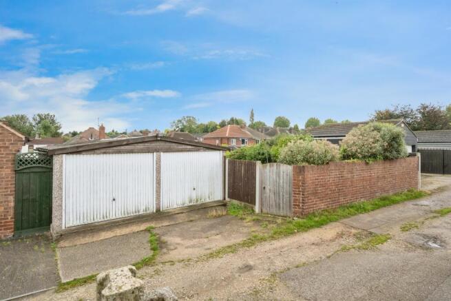 3 bed Detached Bungalow for sale Image 4