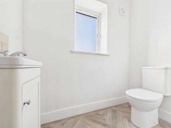 4 bed Detached Bungalow for sale Image 7
