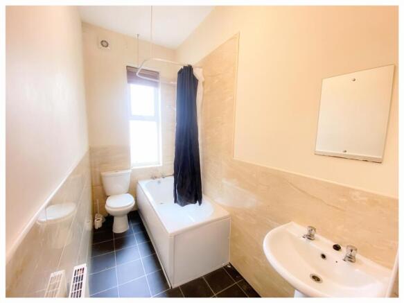 4 bed Terraced to rent Image 8
