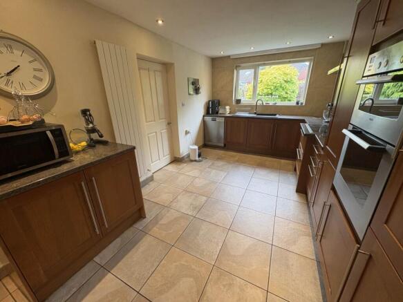 3 bed Detached Bungalow for sale Image 4
