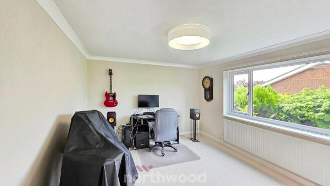 5 bed Detached for sale Image 12