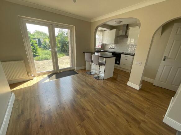 KITCHEN/DINER 17'2 x 11'