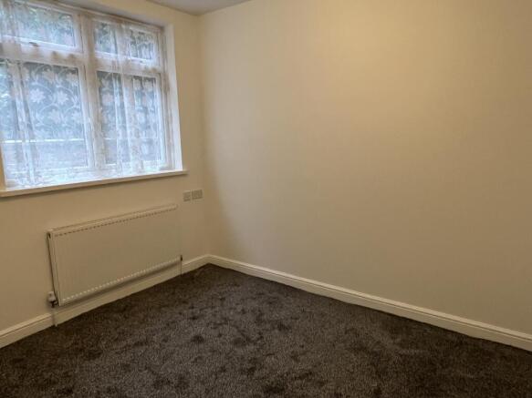 3 bed Apartment to rent Image 5