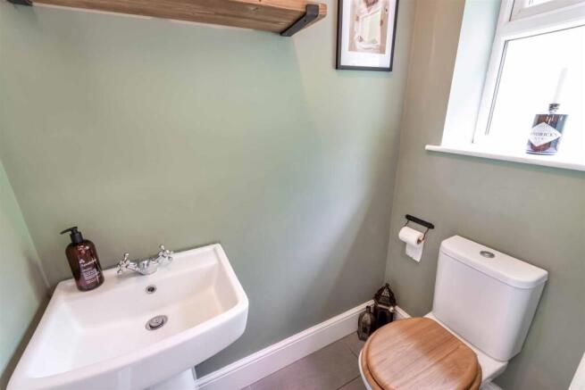 4 bed Semi-Detached for sale Image 12