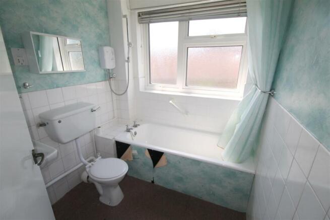 SA Bathroom i.JPG