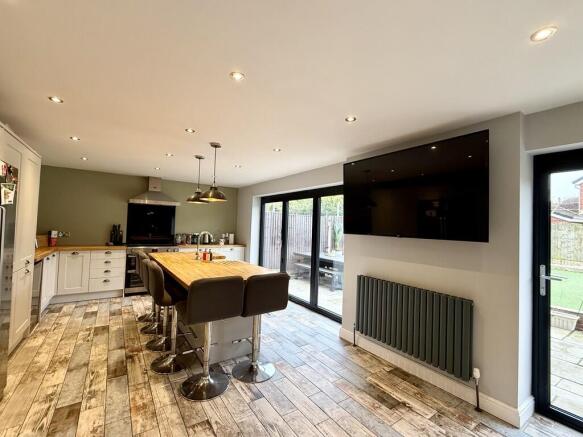 4 bed Detached for sale Image 10