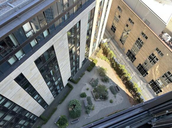 2 bed Apartment to rent Image 12