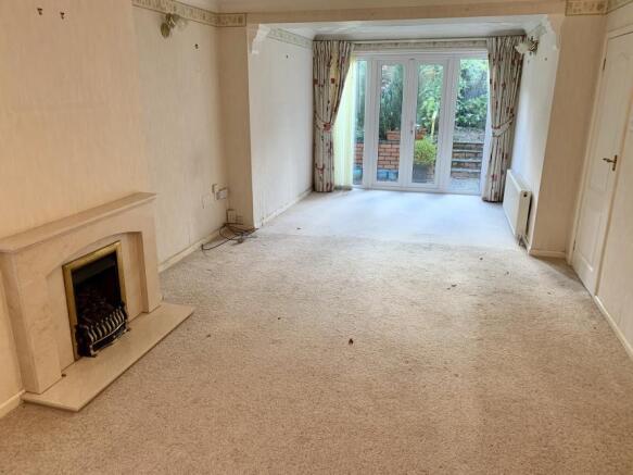 Sitting/dining room