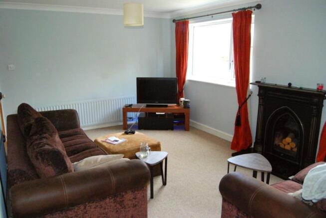 LOUNGE/DINING ROOM