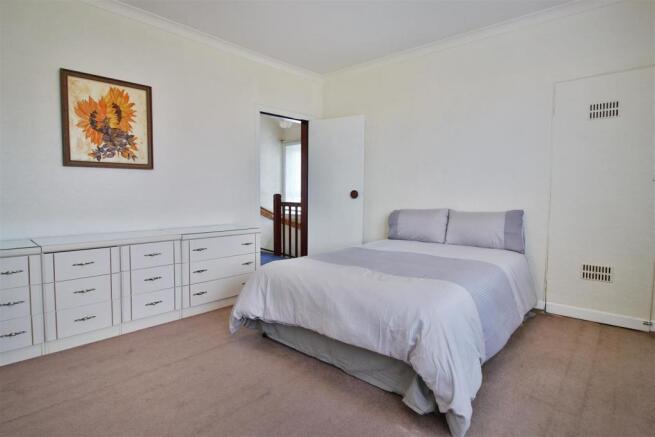 FaskineAve_Bedroom1_3.jpg