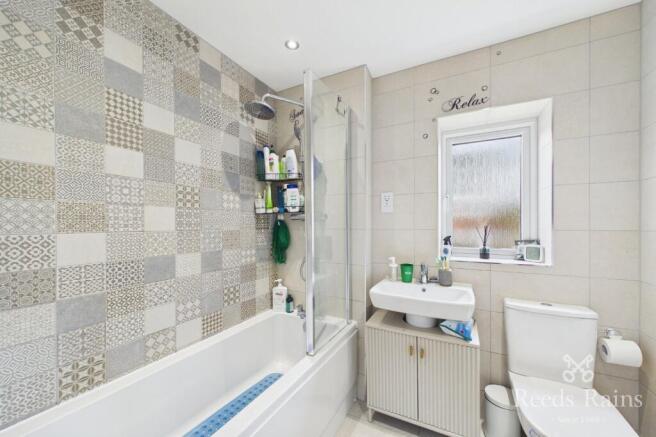 4 bed Detached to rent Image 11