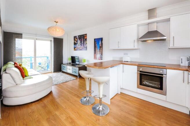 Kitchen/ Lounge Area