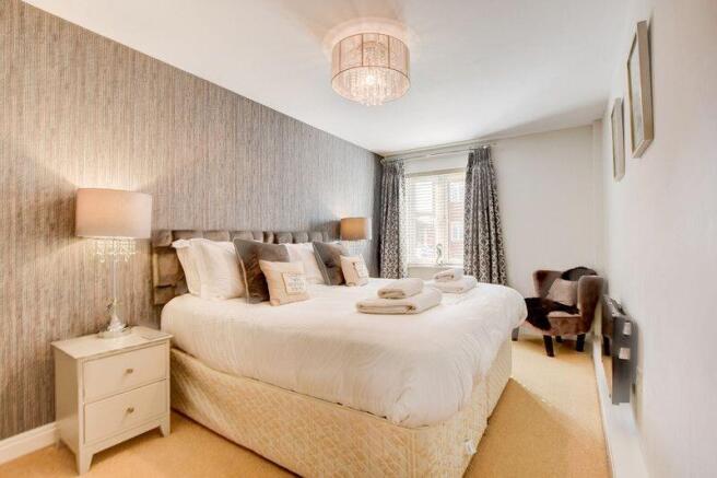 3 bed Apartment for sale Image 8