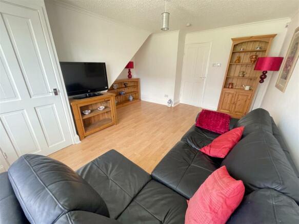 SITTING/DINING ROOM