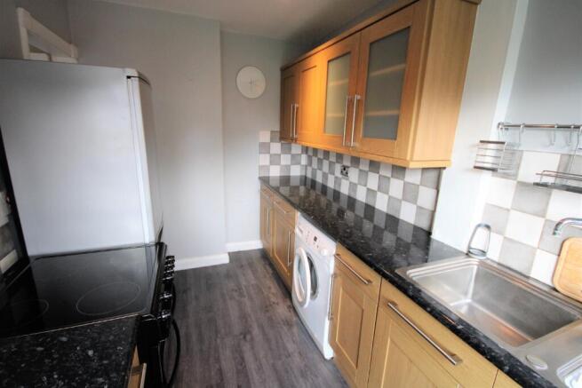 3 bed Semi-Detached to rent Image 5