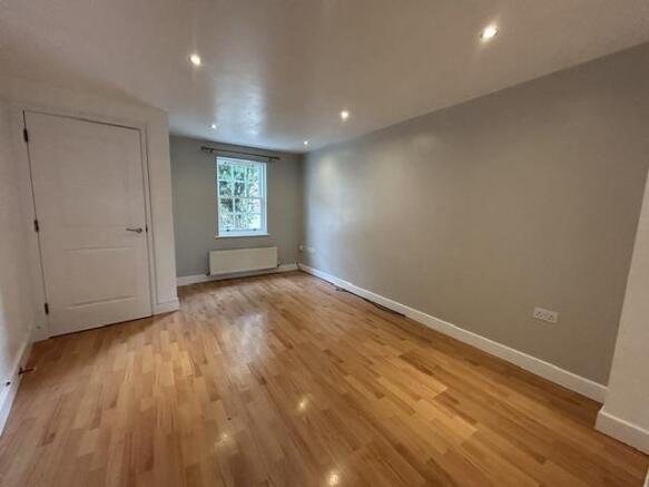 d1275b20-ca30-465e-95ef-45261128cec2.jpg