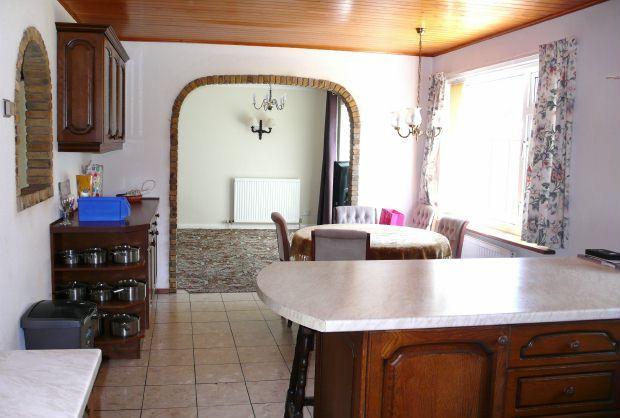 KITCHEN/DINING ROOM
