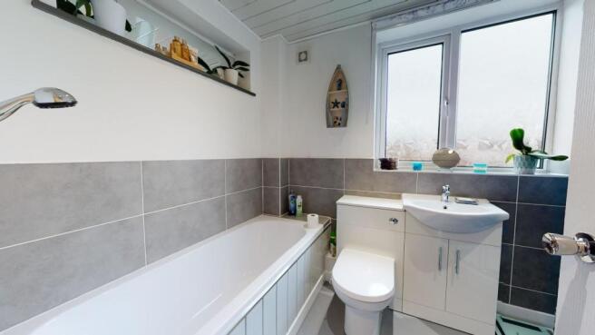 FAMILY BATHROOM