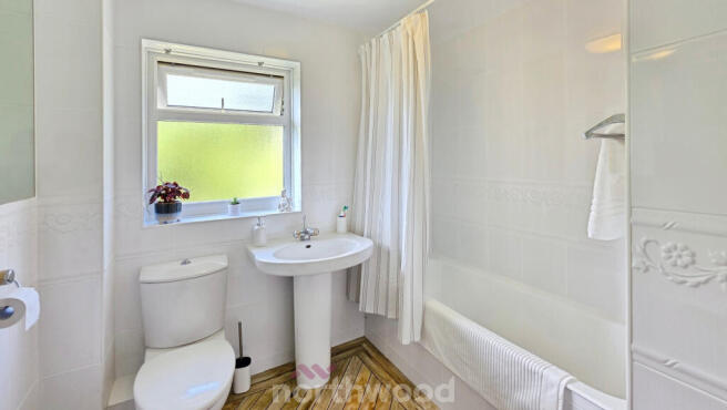 5 bed Detached for sale Image 8