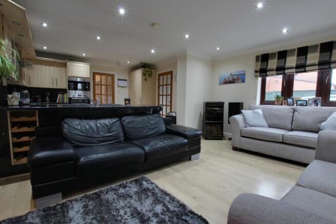 4 bed Detached for sale Image 9
