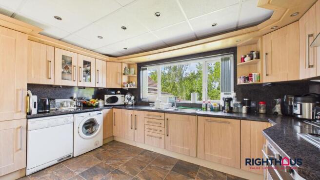 3 bed Semi-Detached for sale Image 8