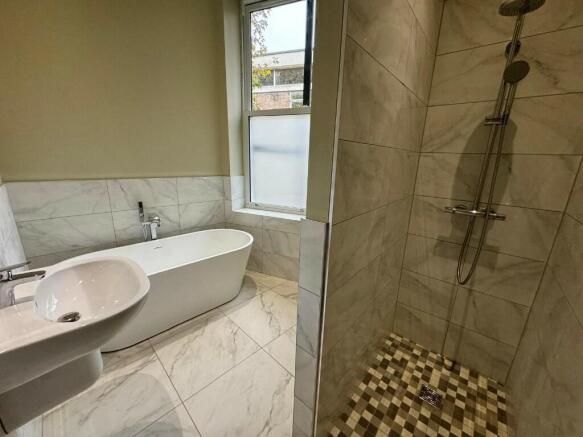 2 bed Apartment to rent Image 12